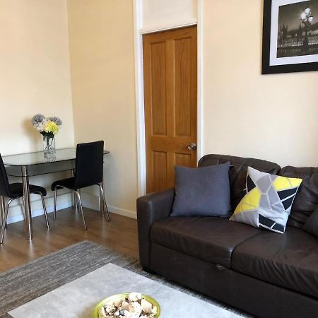 Entire Flat Very Comfortable 1 Bedroom Londres Exterior foto